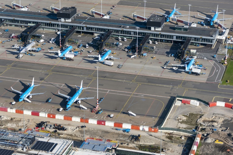 Residents of the area around Schiphol, a densely populated zone, have regularly complained about the airport's noise nuisance